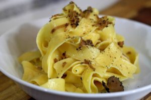 Pasta met verse zwarte truffels