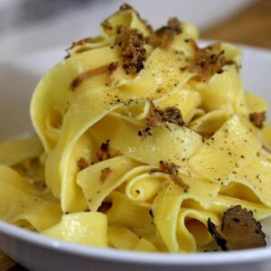 Pasta met verse zwarte truffels